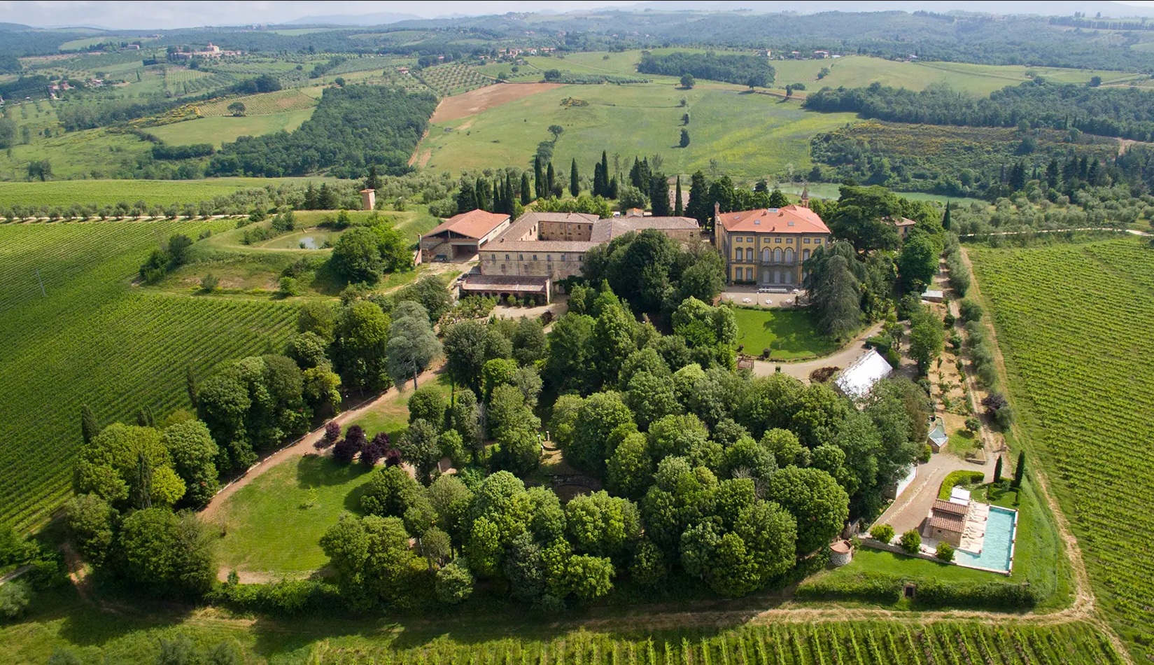Bird's-eye view of the Tenuta di Monaciano estate in Tuscany